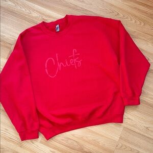 Gildan Kansas City Chiefs crewneck sweatshirt featuring cursive lettering XL